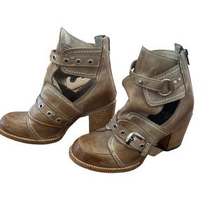 Freebird Sonoma size 9 beautiful